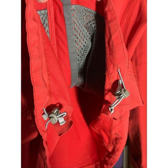 Women’s Patagonia Full Zip Red Performance Jacket - Picture 4 of 8